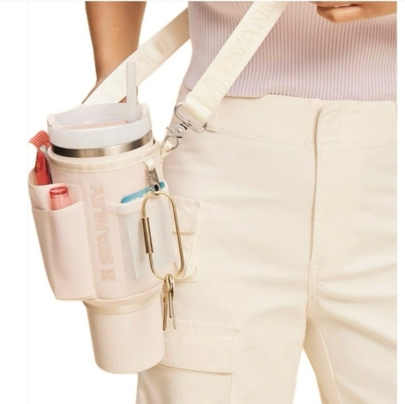 Stanley The All Day 40 oz Quencher Carry-All in Rose Quartz - Picture 1 of 7